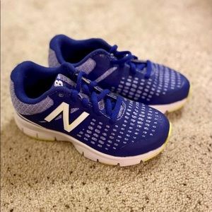 EUC Girls new balance shoes size 11.5